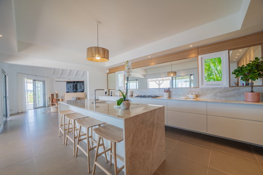 VILLA LUNA KITCHEN & DINING AREA 4