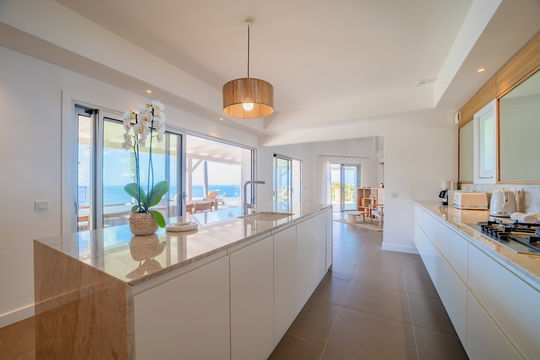 VILLA LUNA KITCHEN & DINING AREA 5