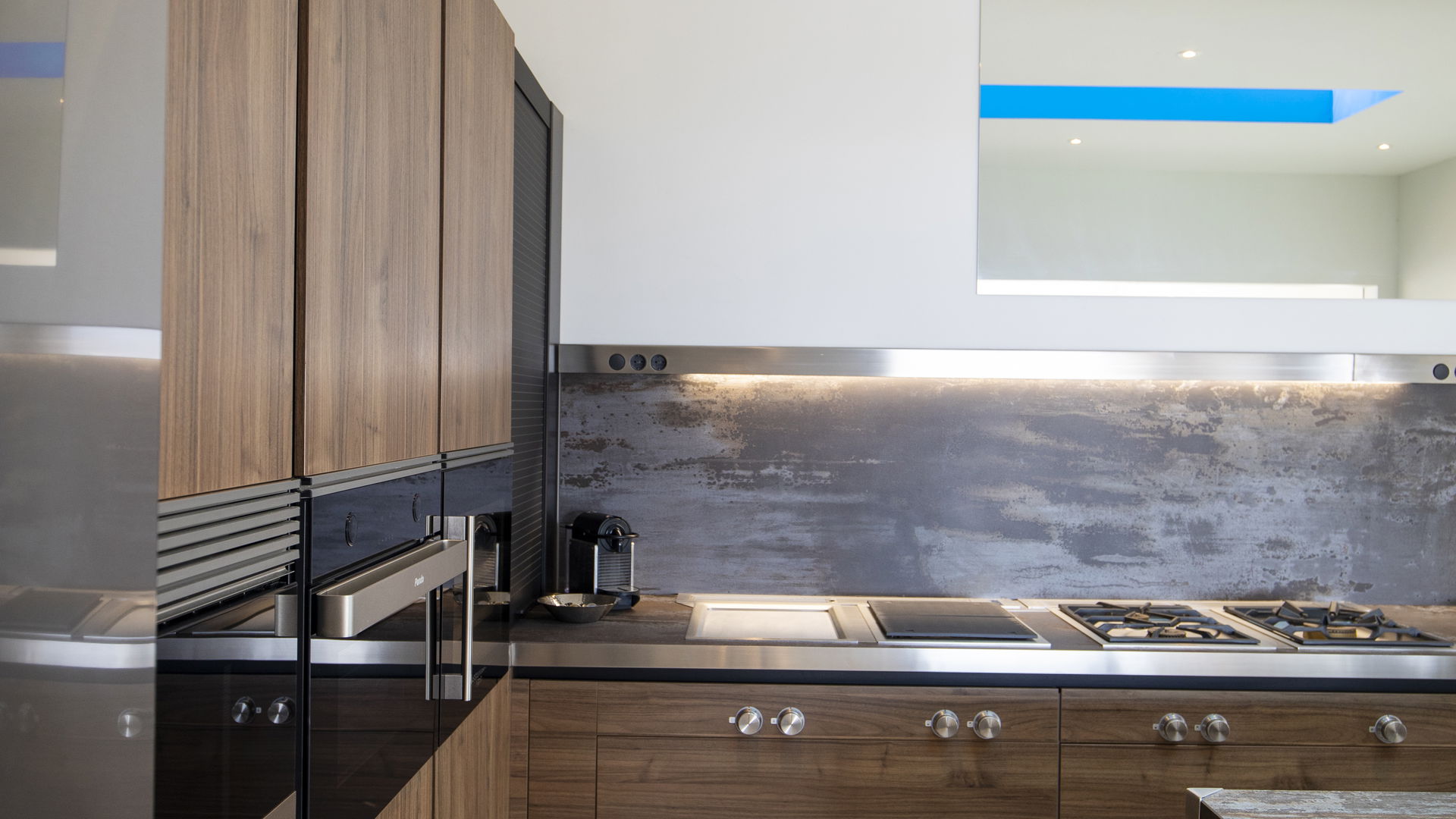 KITCHEN & DINING AREA