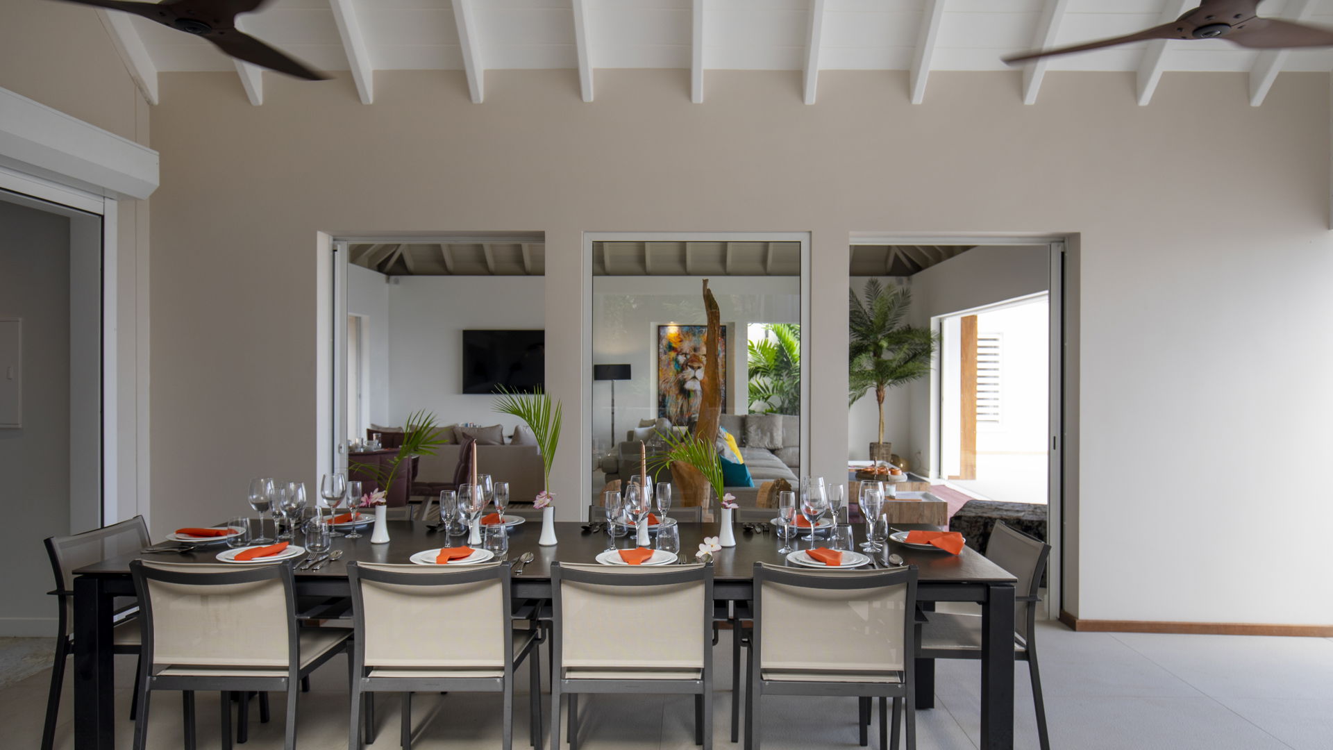 KITCHEN & DINING AREA