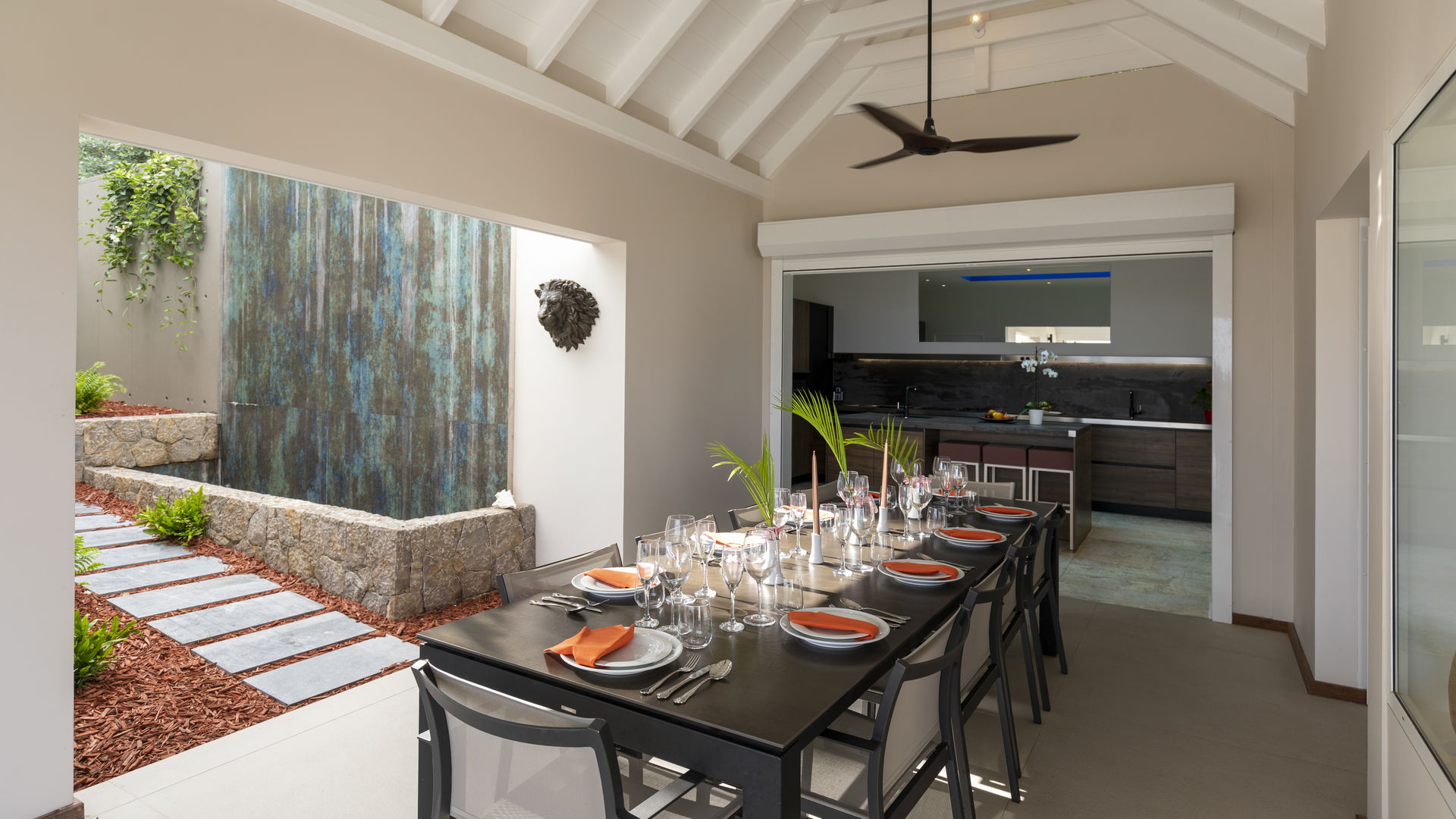 KITCHEN & DINING AREA