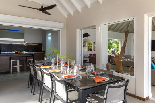 VILLA KRYSTEL KITCHEN & DINING AREA 4
