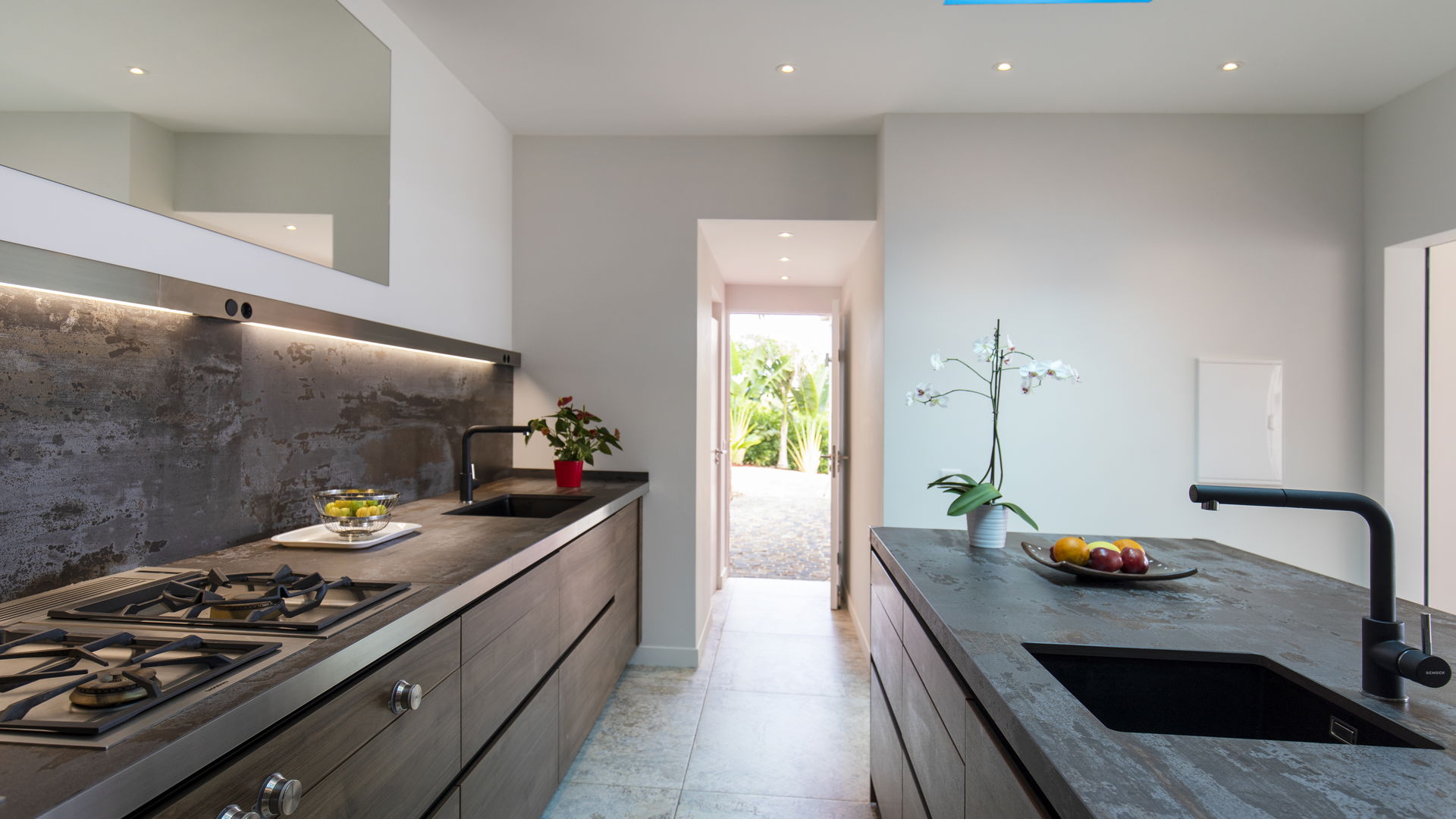 KITCHEN & DINING AREA