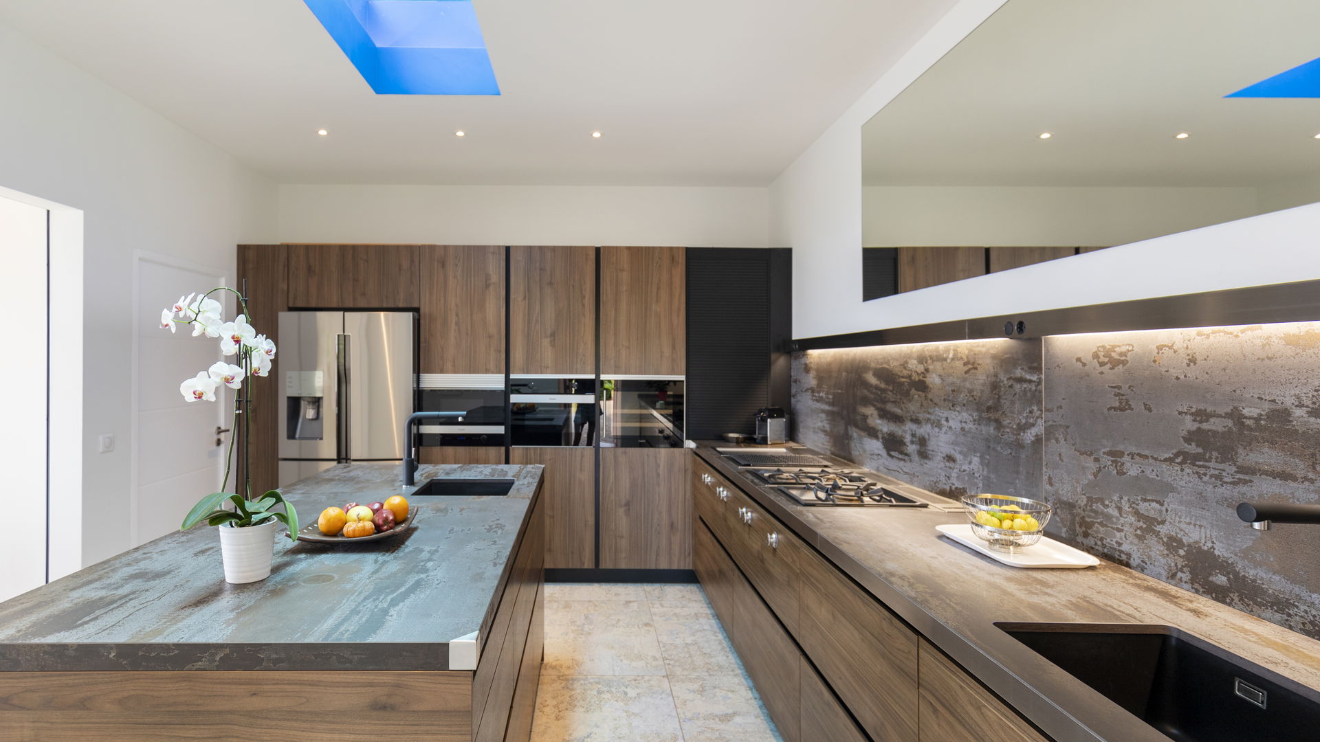 KITCHEN & DINING AREA