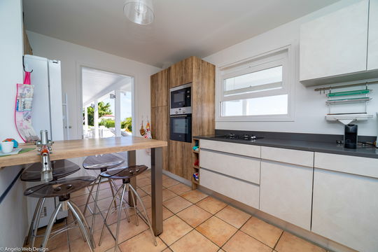 VILLA MINOU KITCHEN & DINING AREA 1