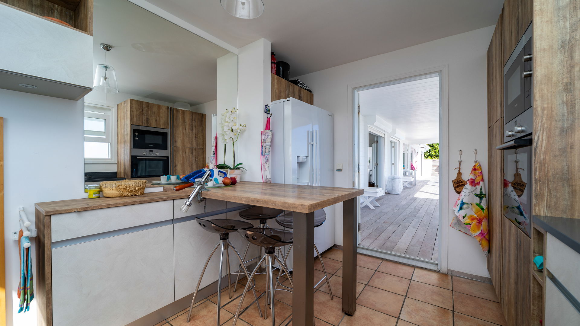 KITCHEN & DINING AREA