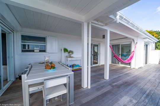 VILLA MINOU KITCHEN & DINING AREA 8