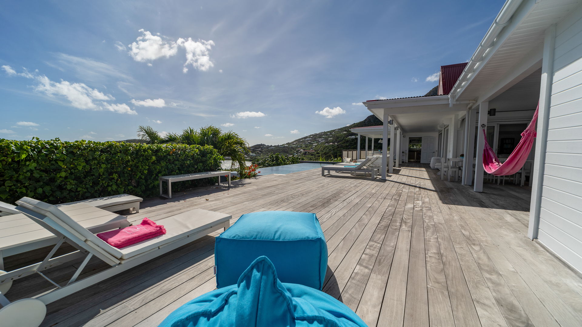 POOL & TERRACE