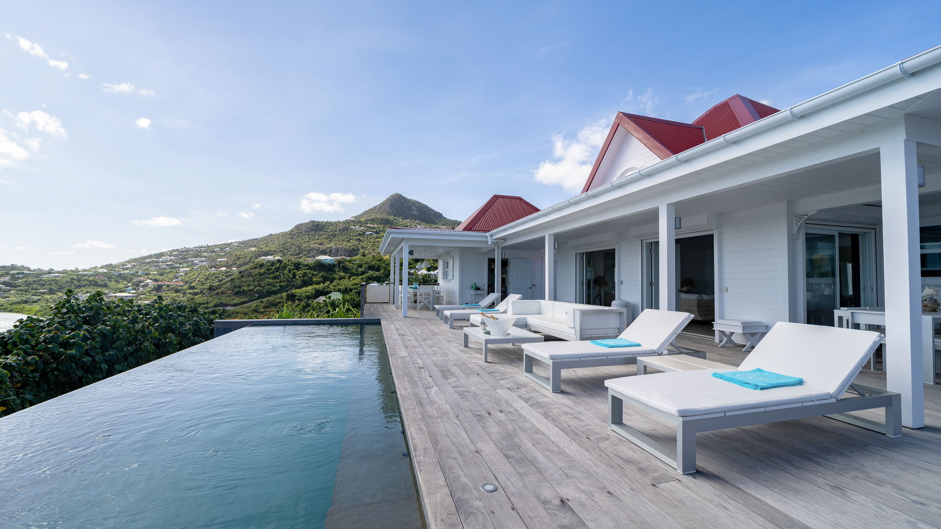 POOL & TERRACE