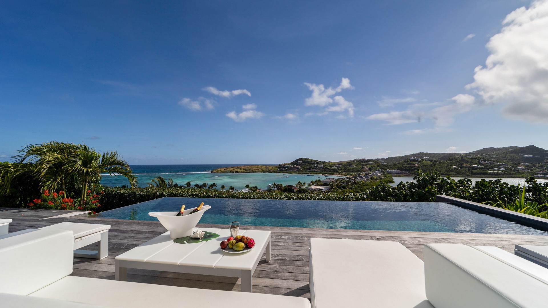 POOL & TERRACE