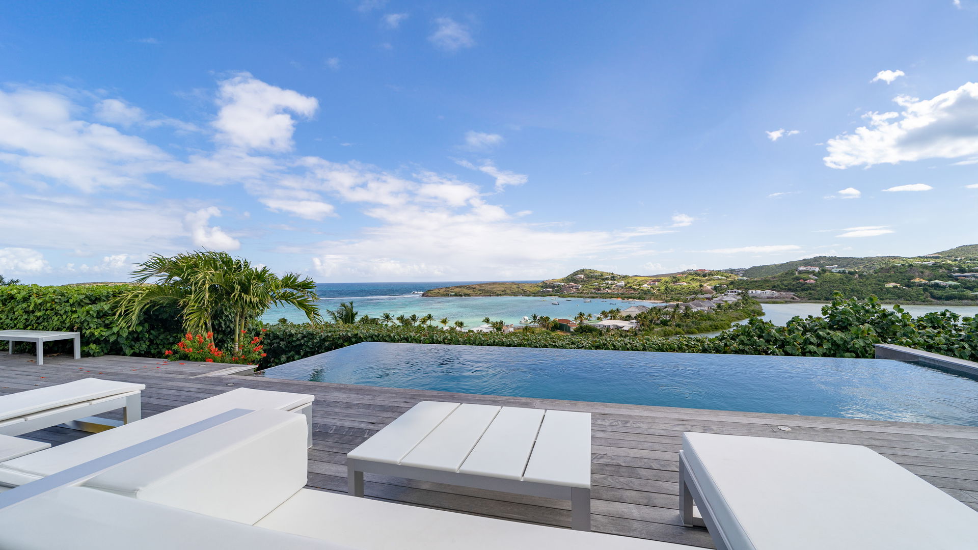 POOL & TERRACE
