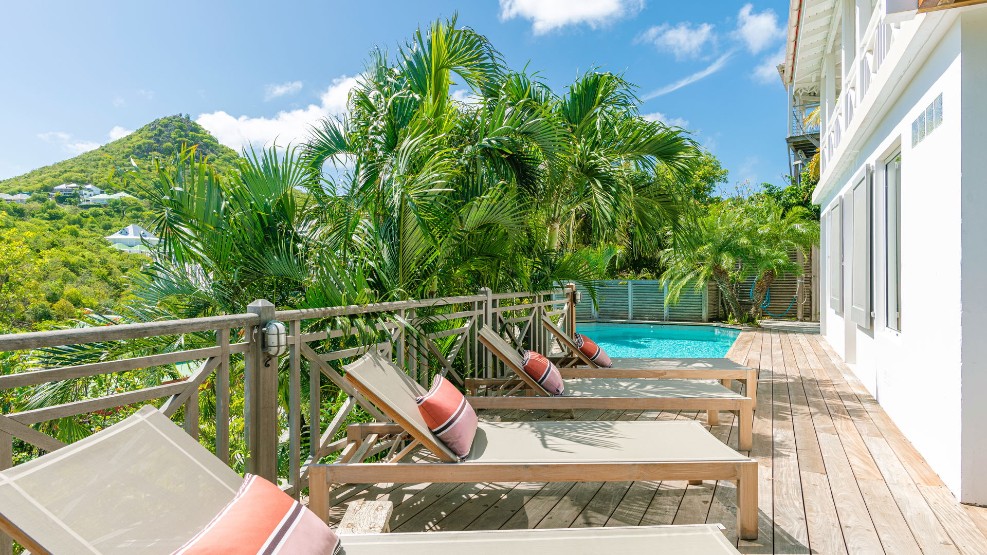 POOL & TERRACE