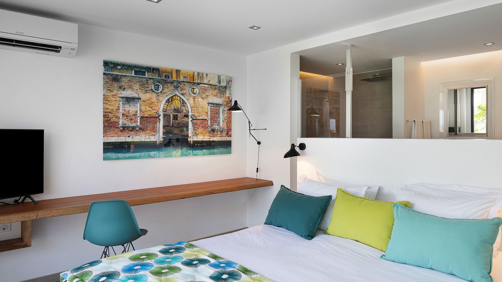BEDROOM 1