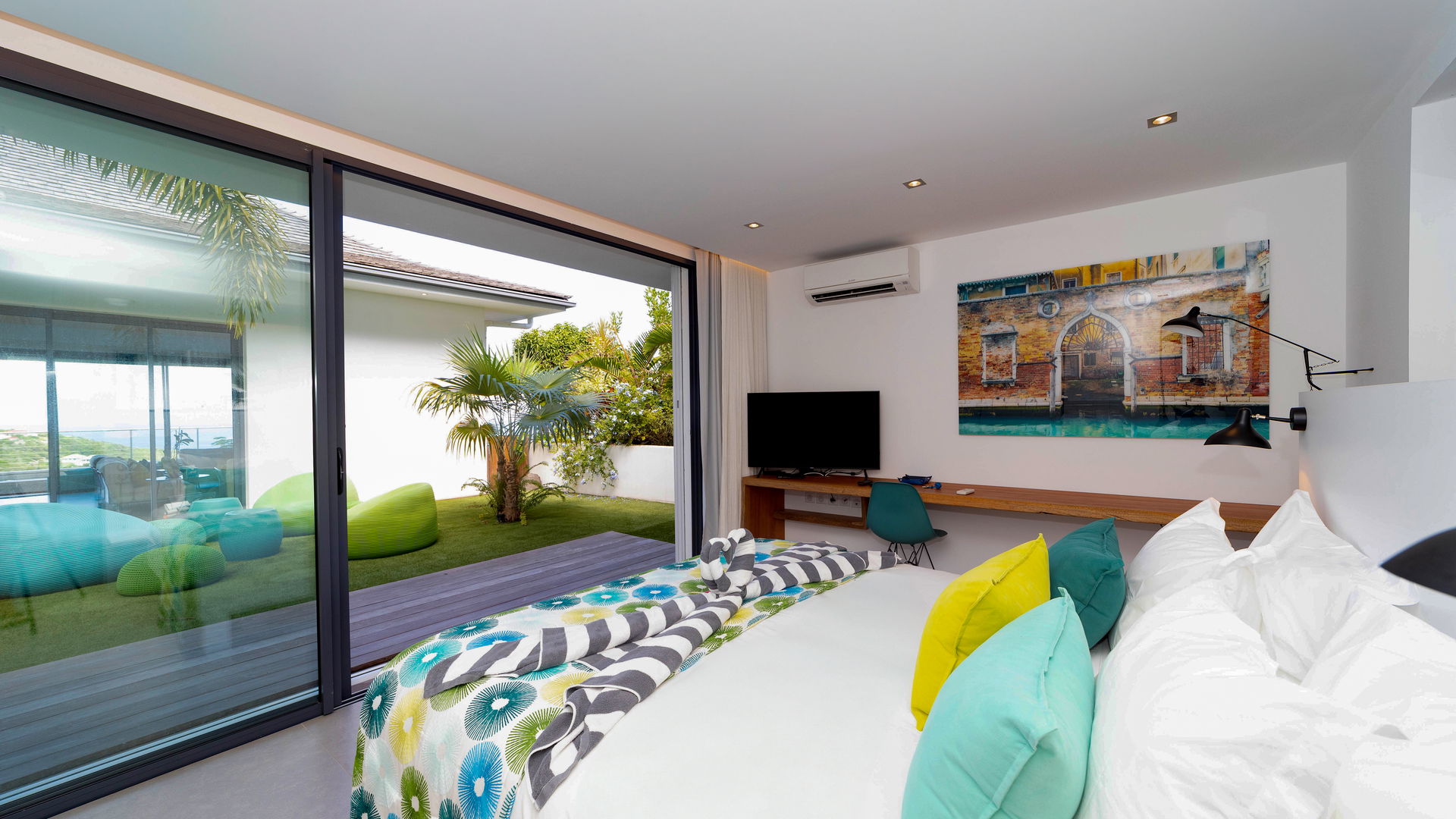 BEDROOM 1