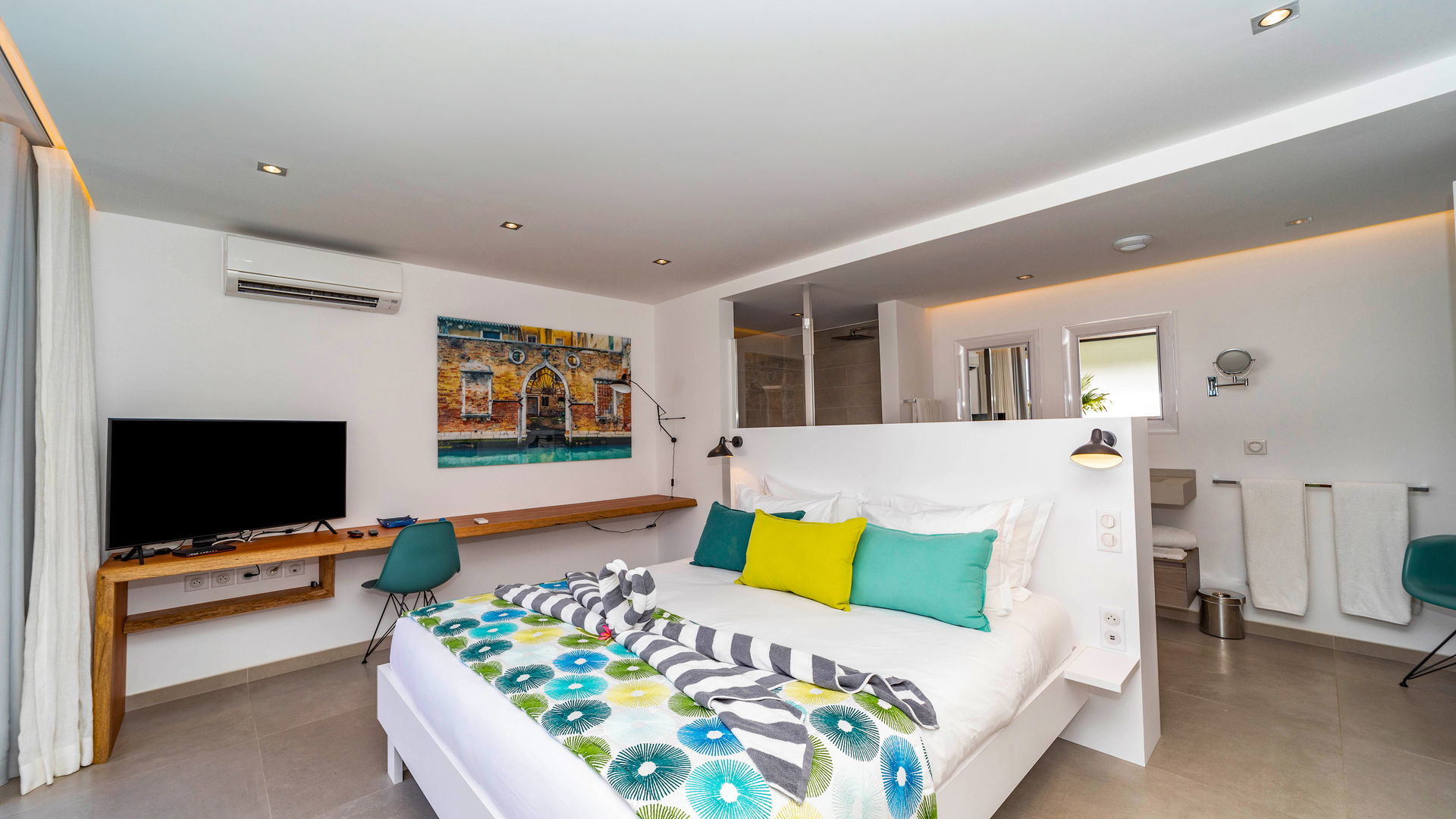 BEDROOM 1