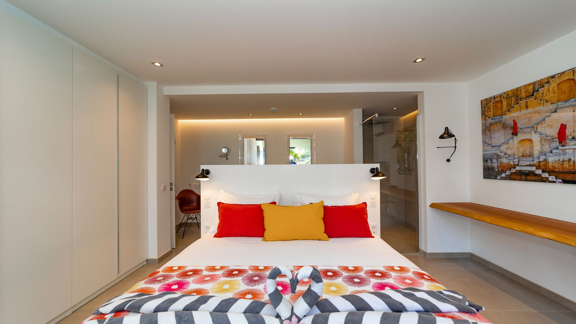 BEDROOM 2