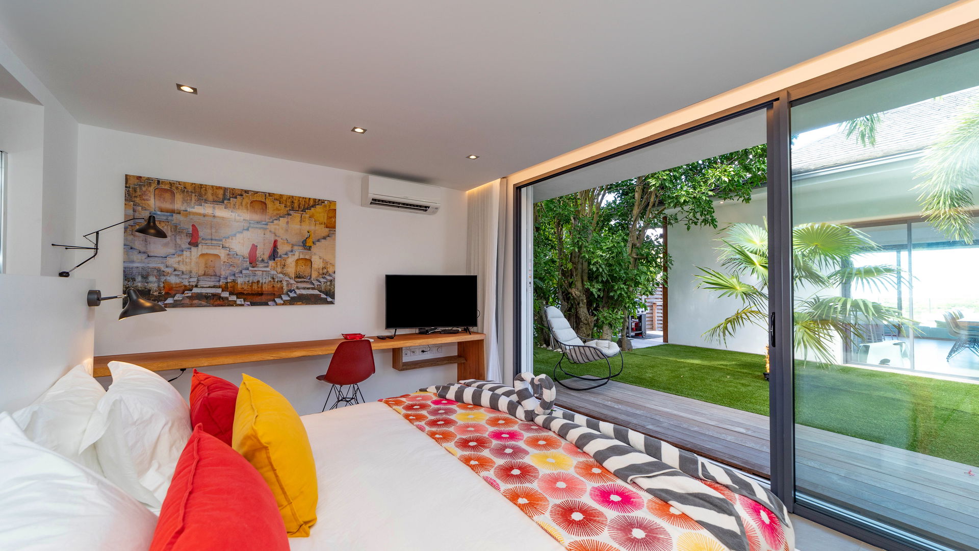 BEDROOM 2