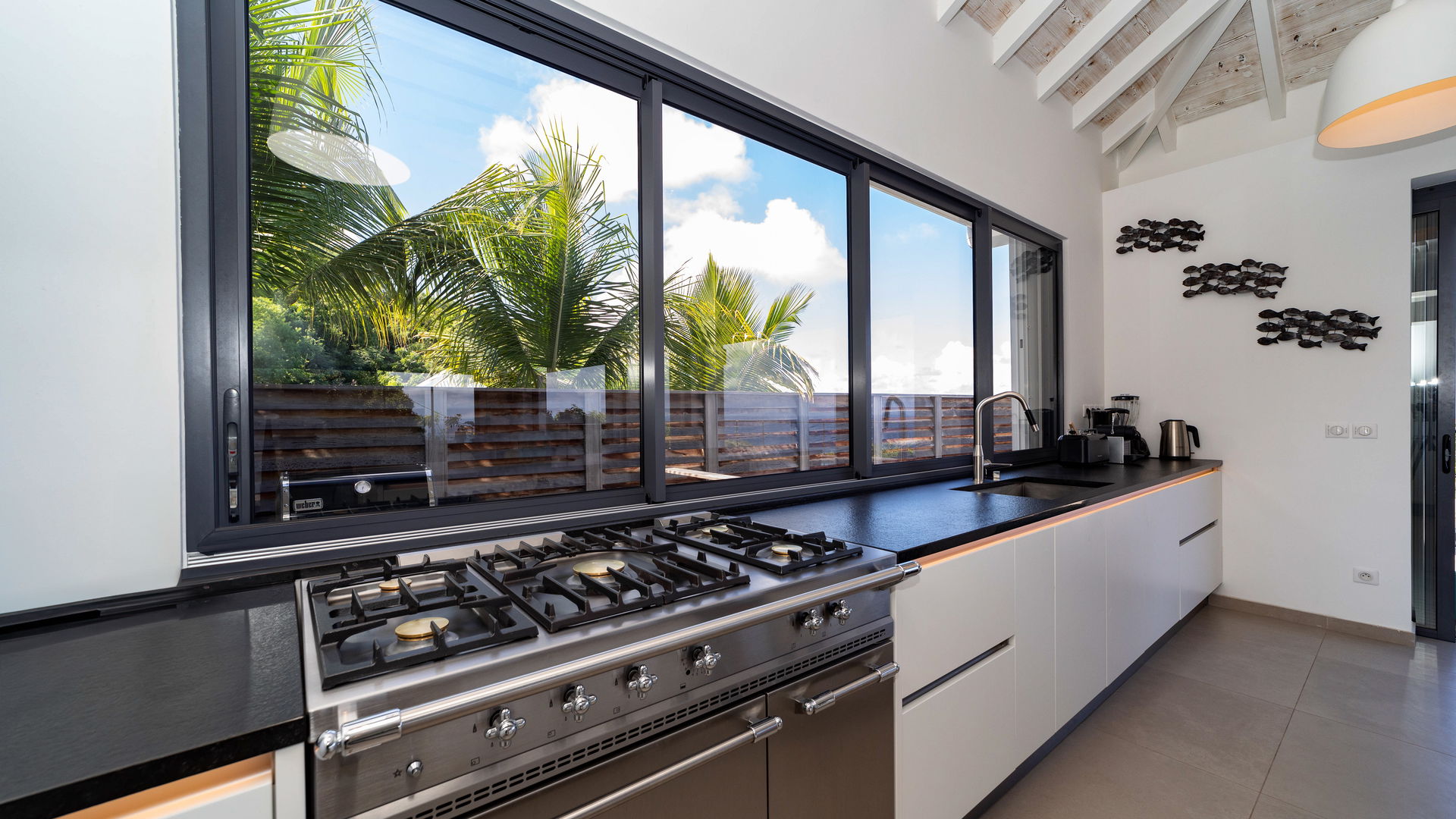 KITCHEN & DINING AREA
