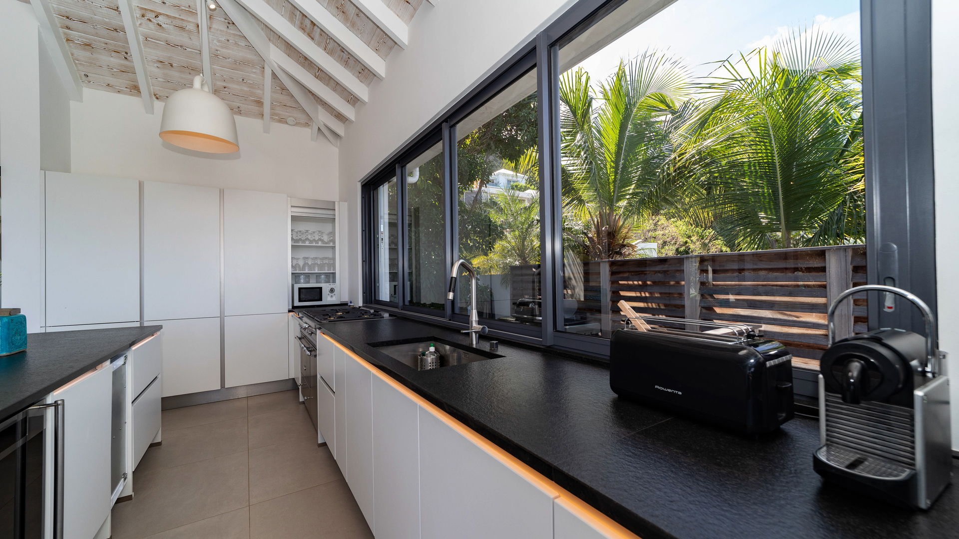 KITCHEN & DINING AREA
