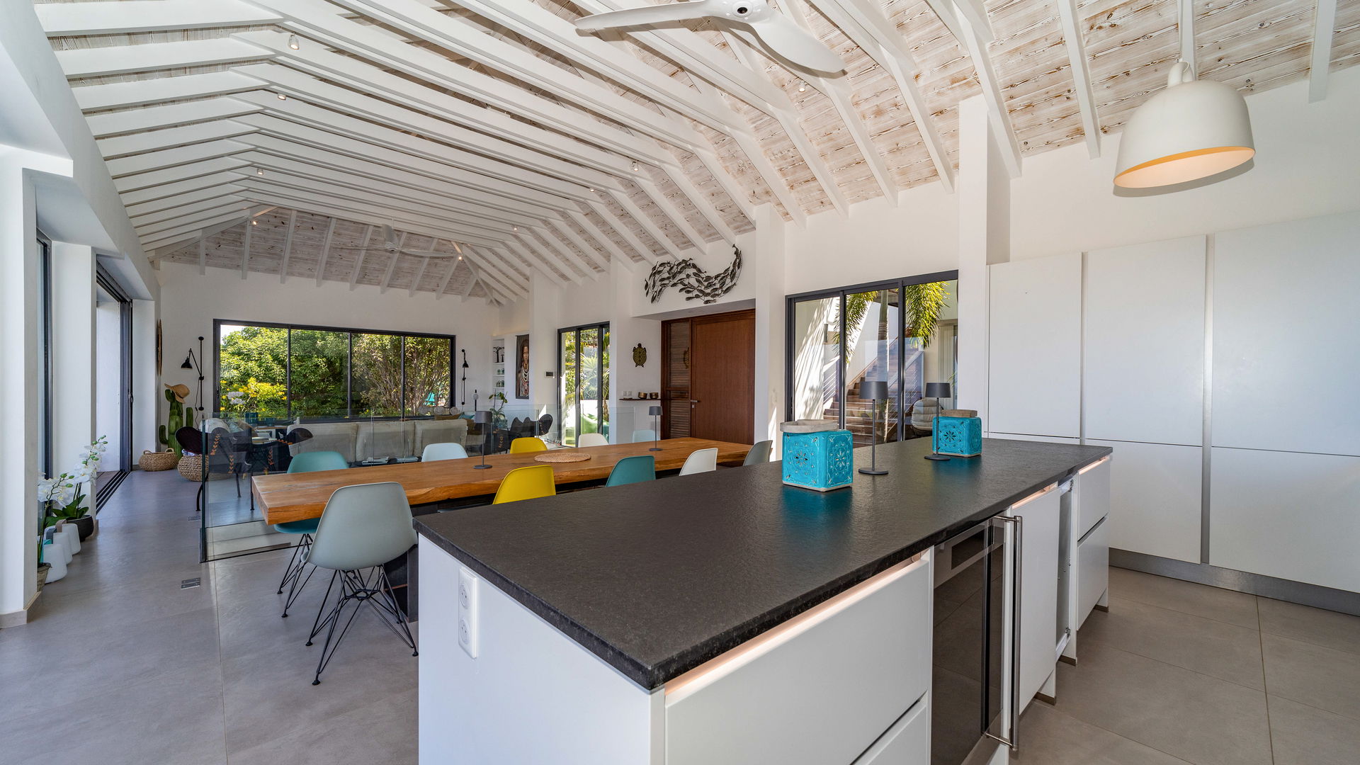 KITCHEN & DINING AREA