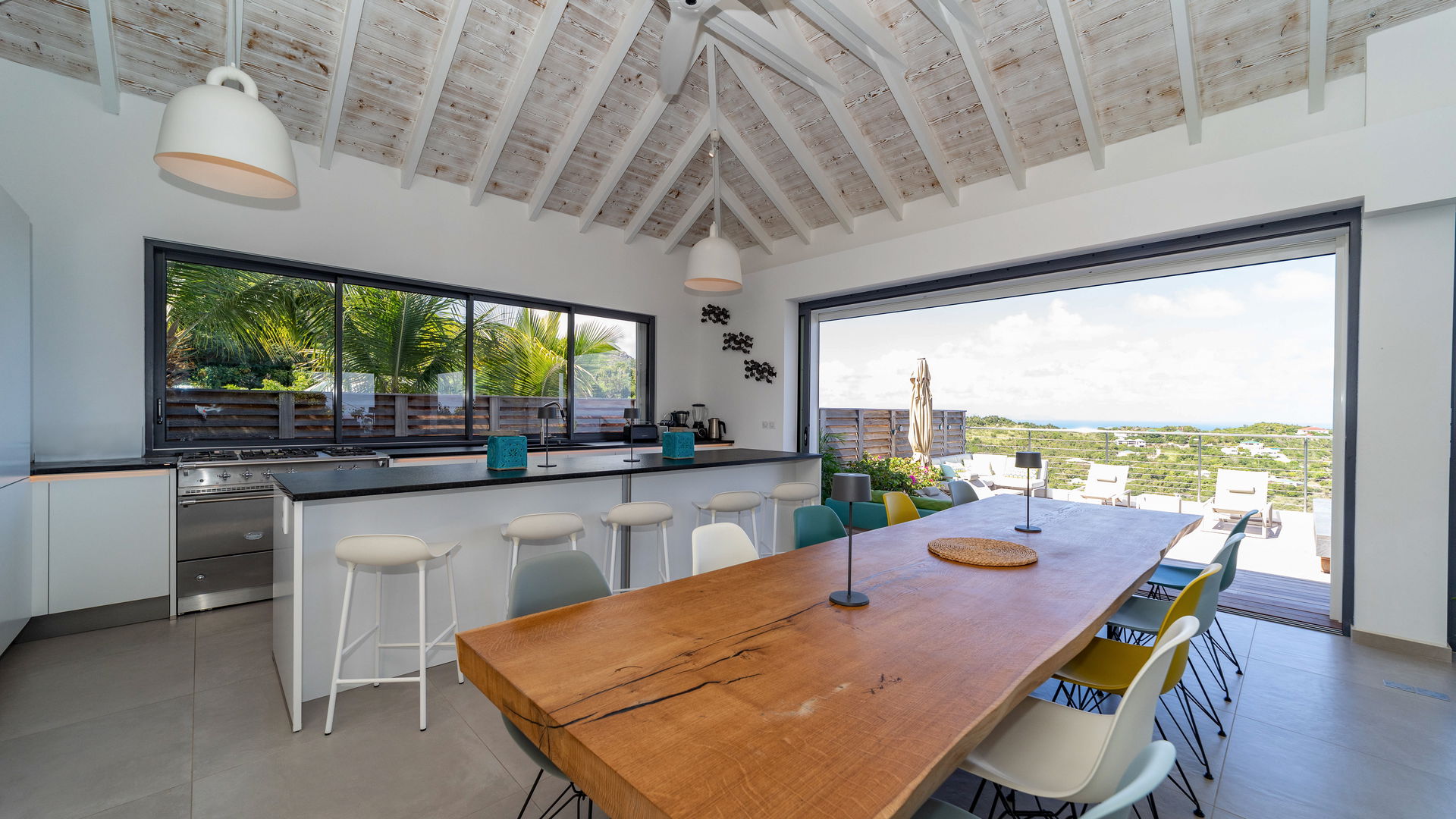 KITCHEN & DINING AREA