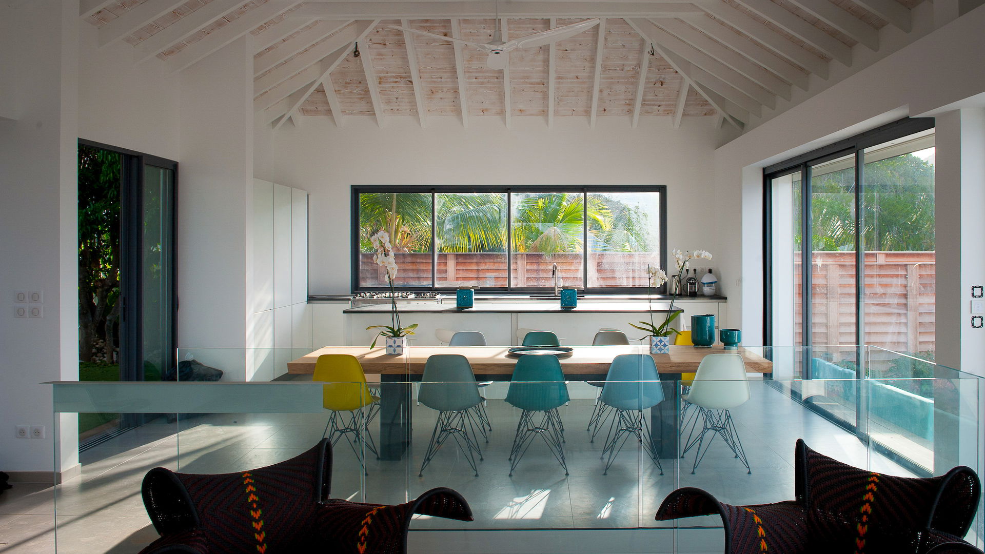 KITCHEN & DINING AREA