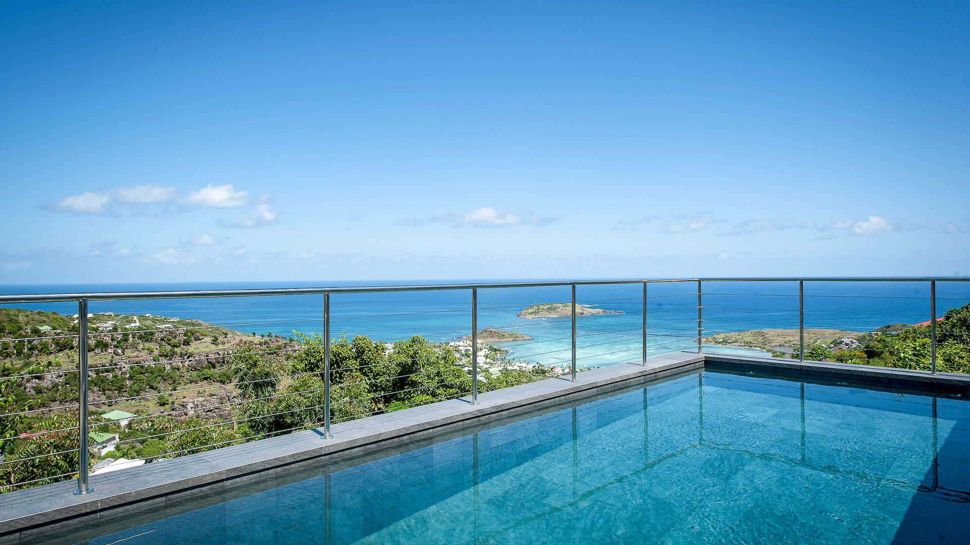 POOL & TERRACE