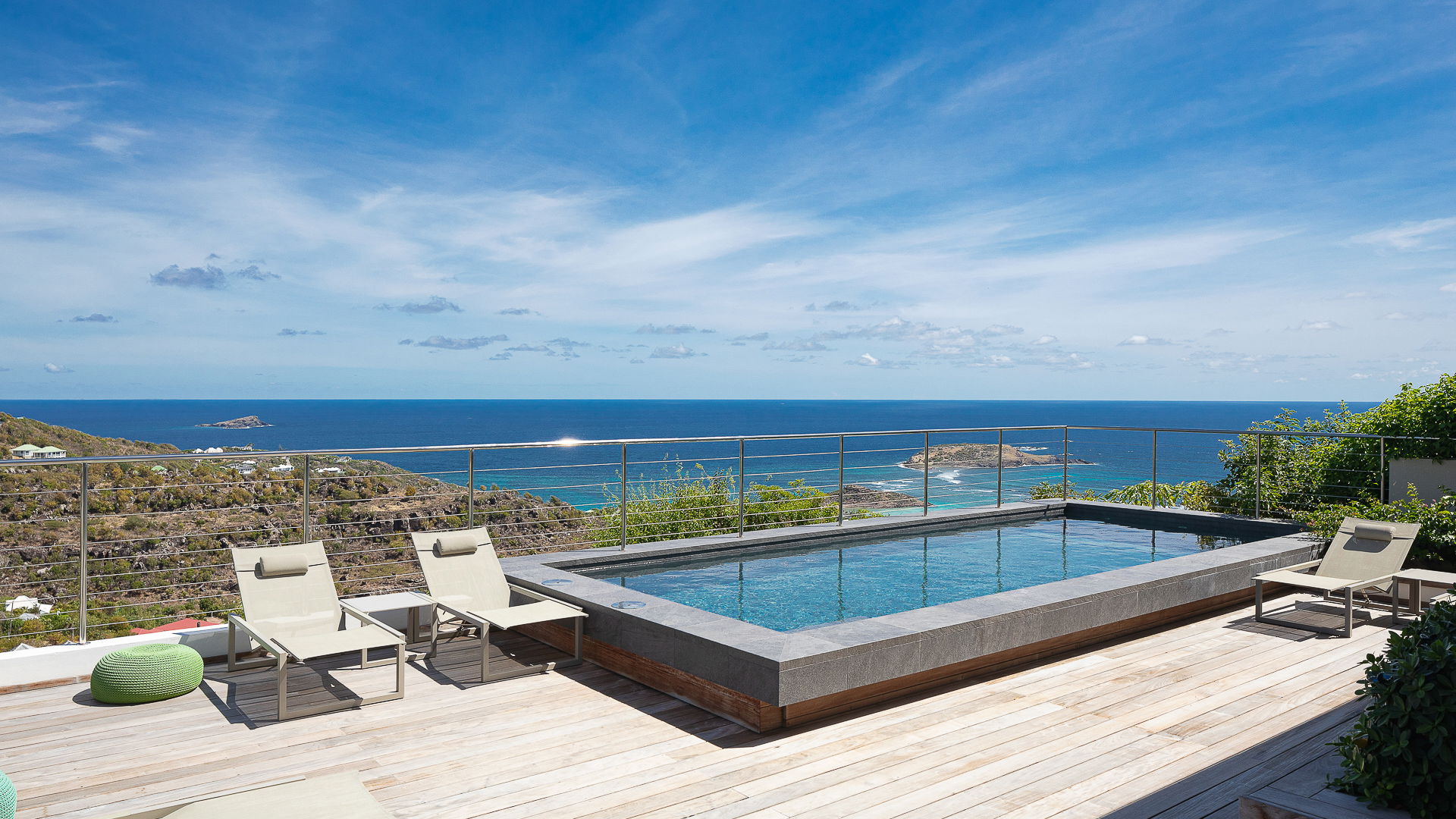 POOL & TERRACE