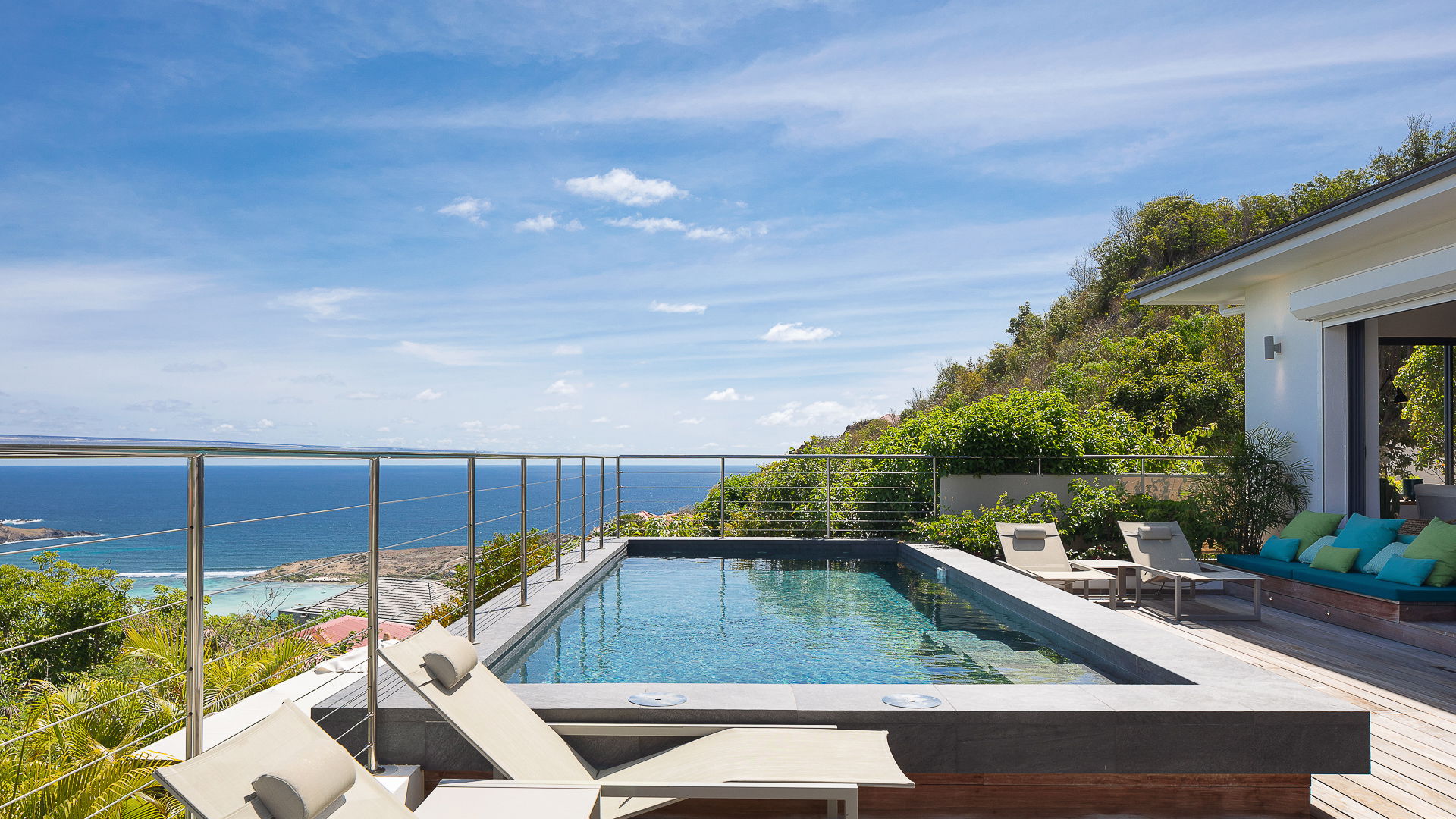 POOL & TERRACE