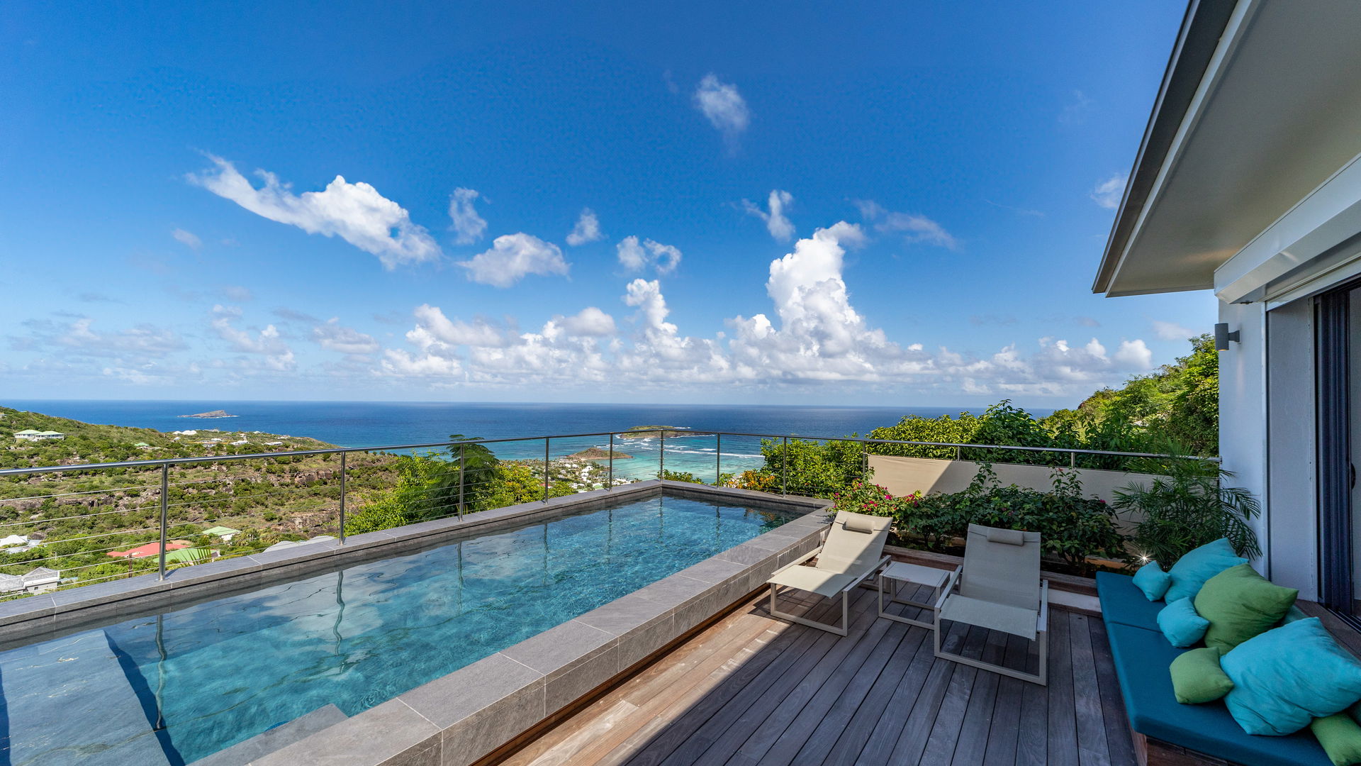POOL & TERRACE