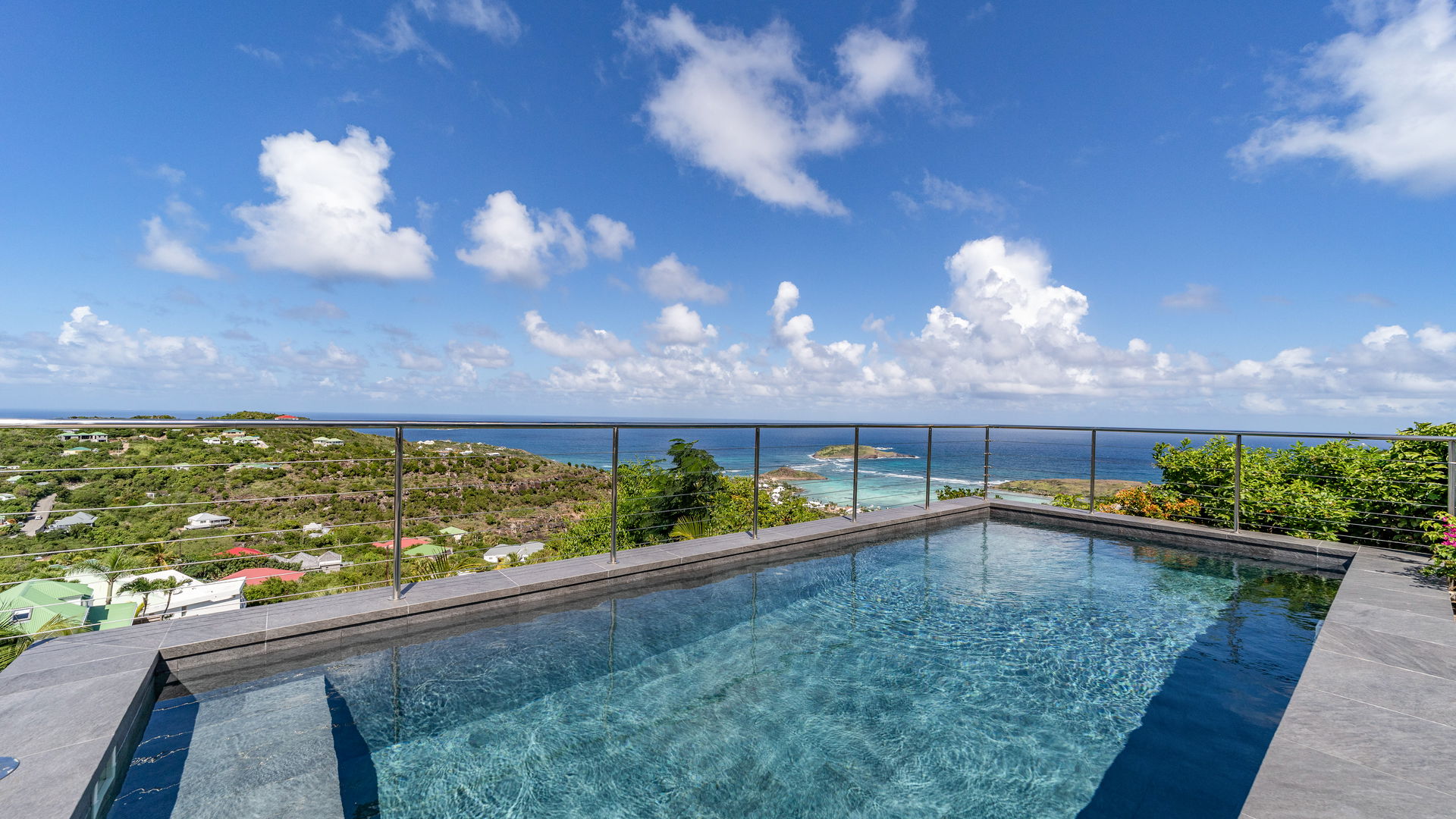 POOL & TERRACE