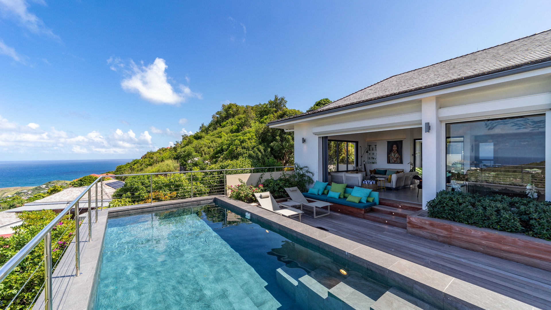 POOL & TERRACE