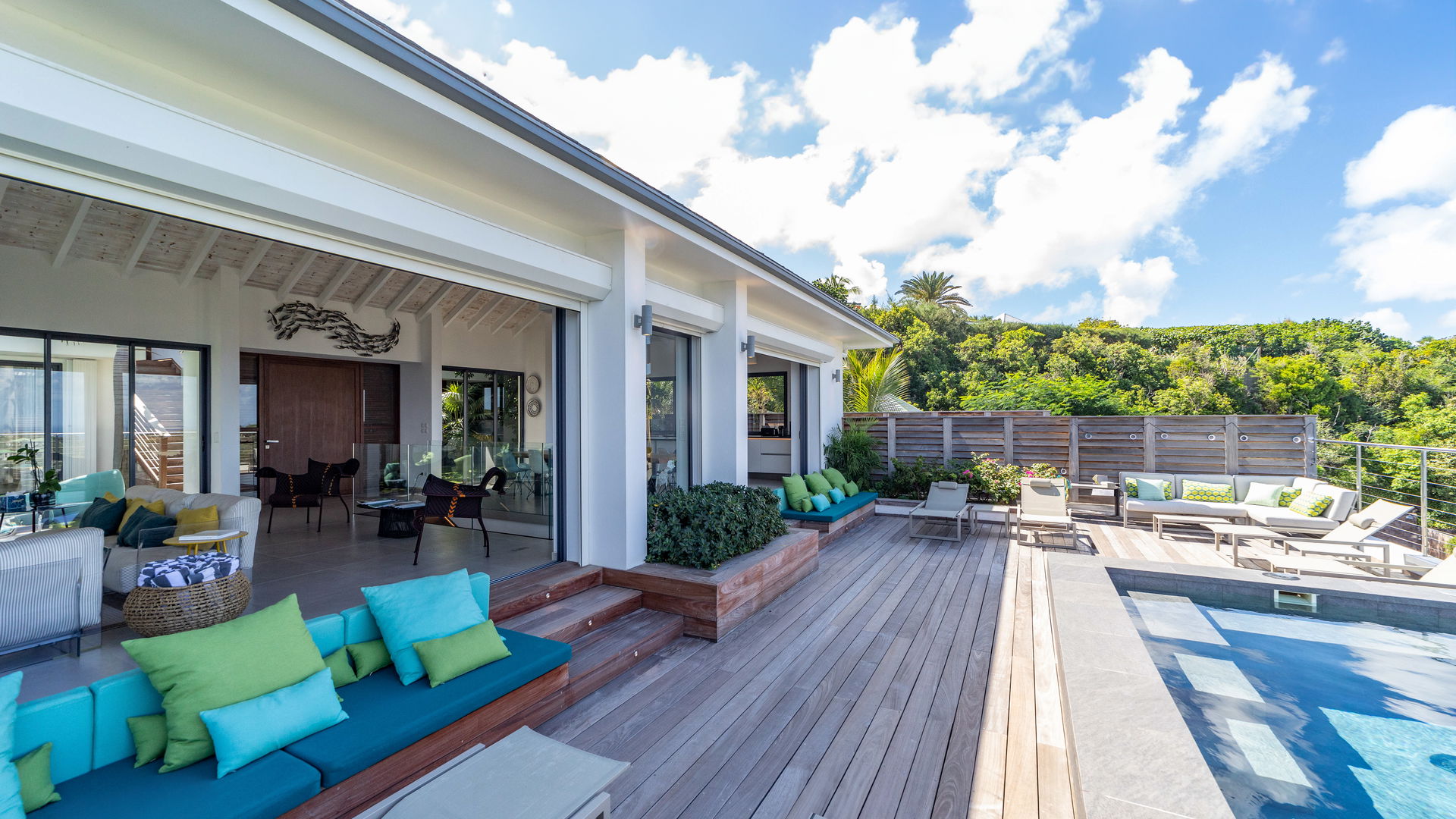 POOL & TERRACE