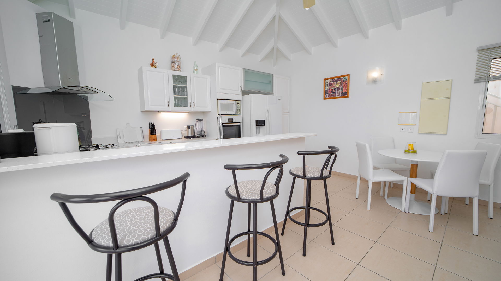 KITCHEN & DINING AREA
