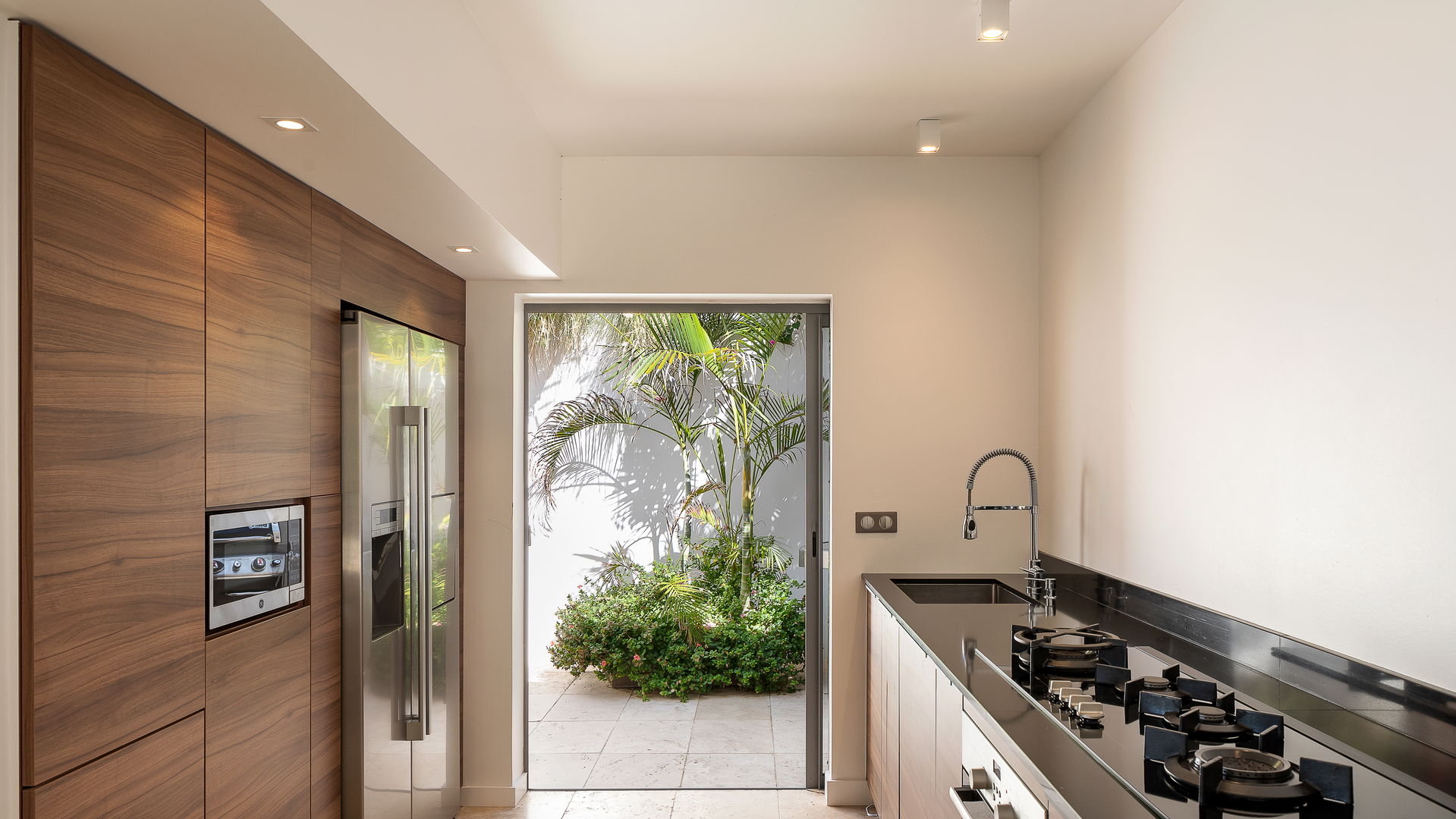 KITCHEN & DINING AREA