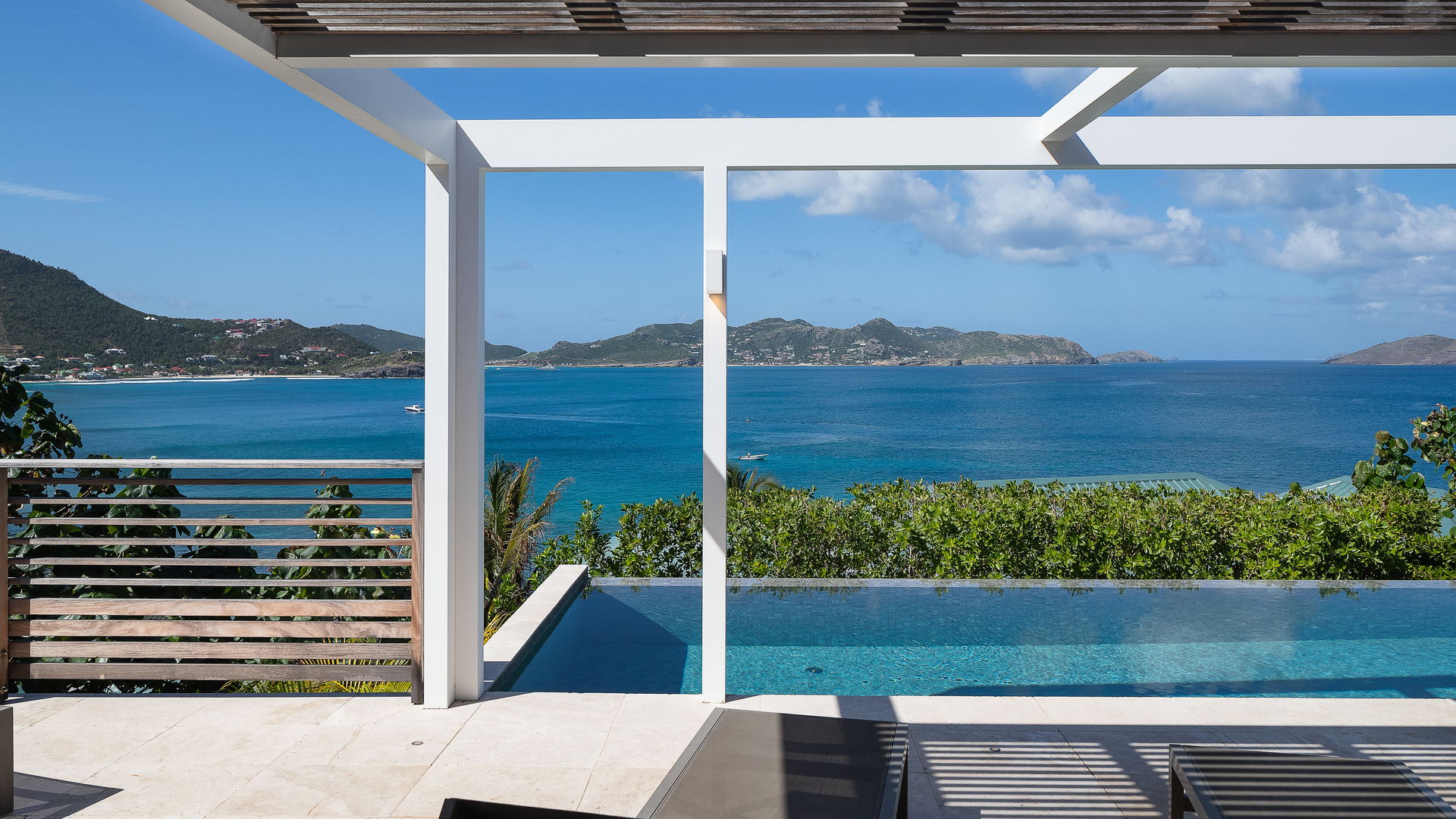 POOL & TERRACE