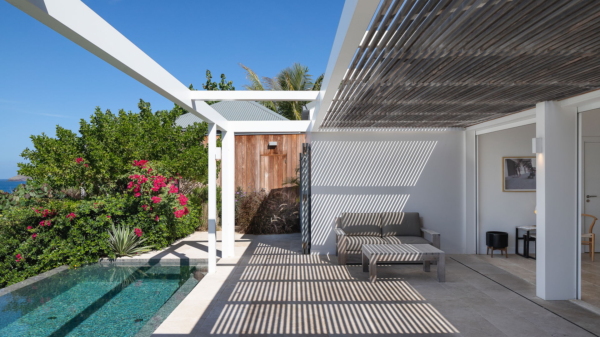 POOL & TERRACE