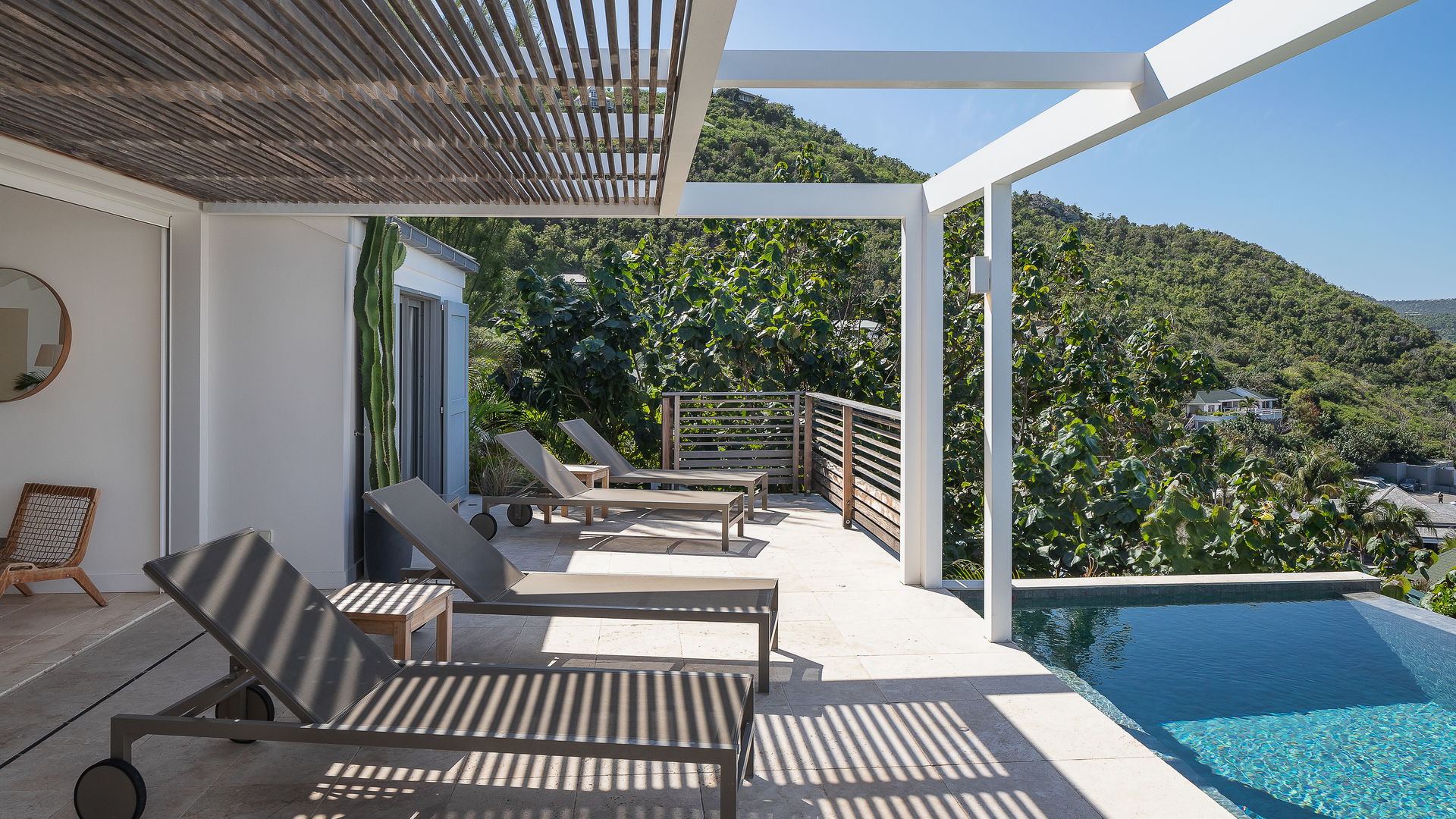 POOL & TERRACE