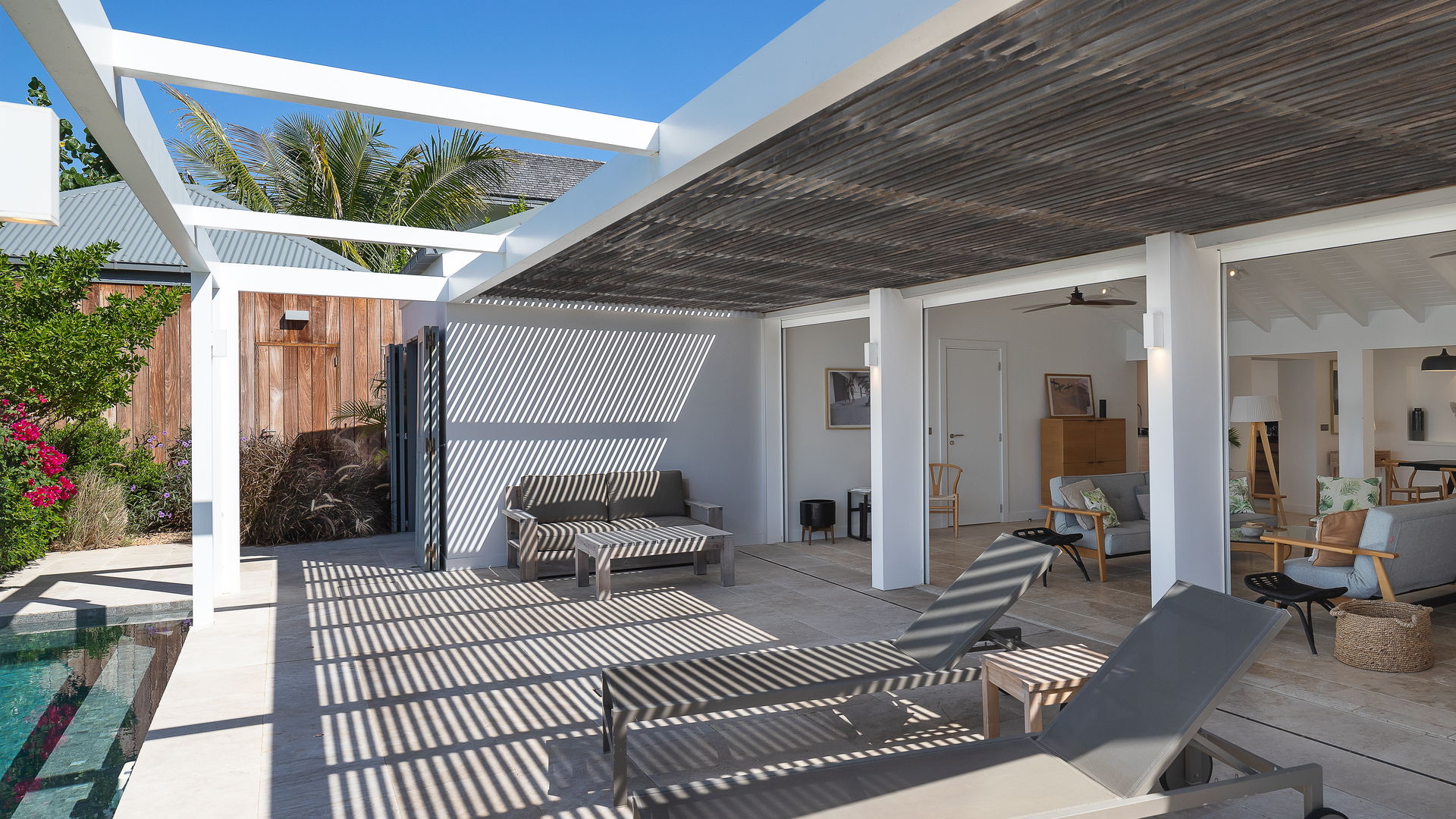 POOL & TERRACE