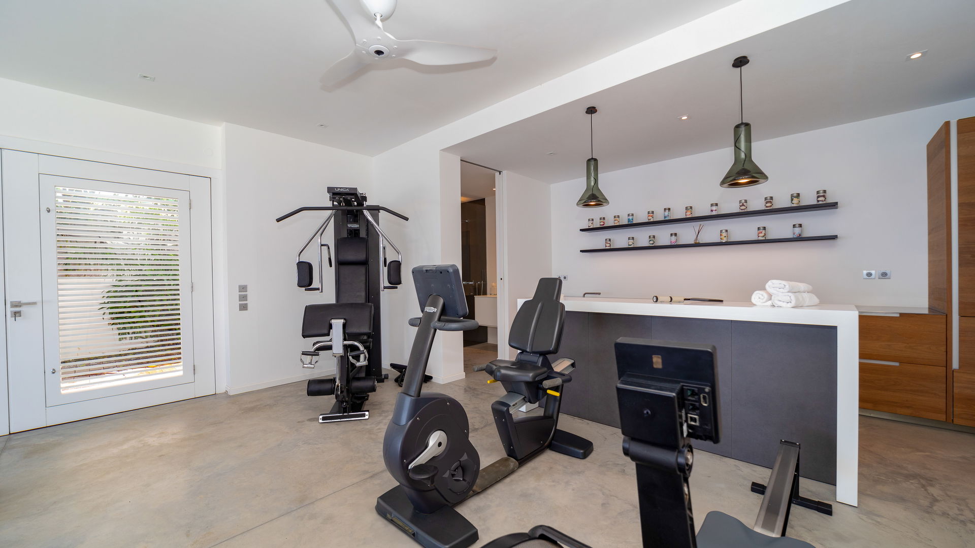 FITNESS & JACUZZI