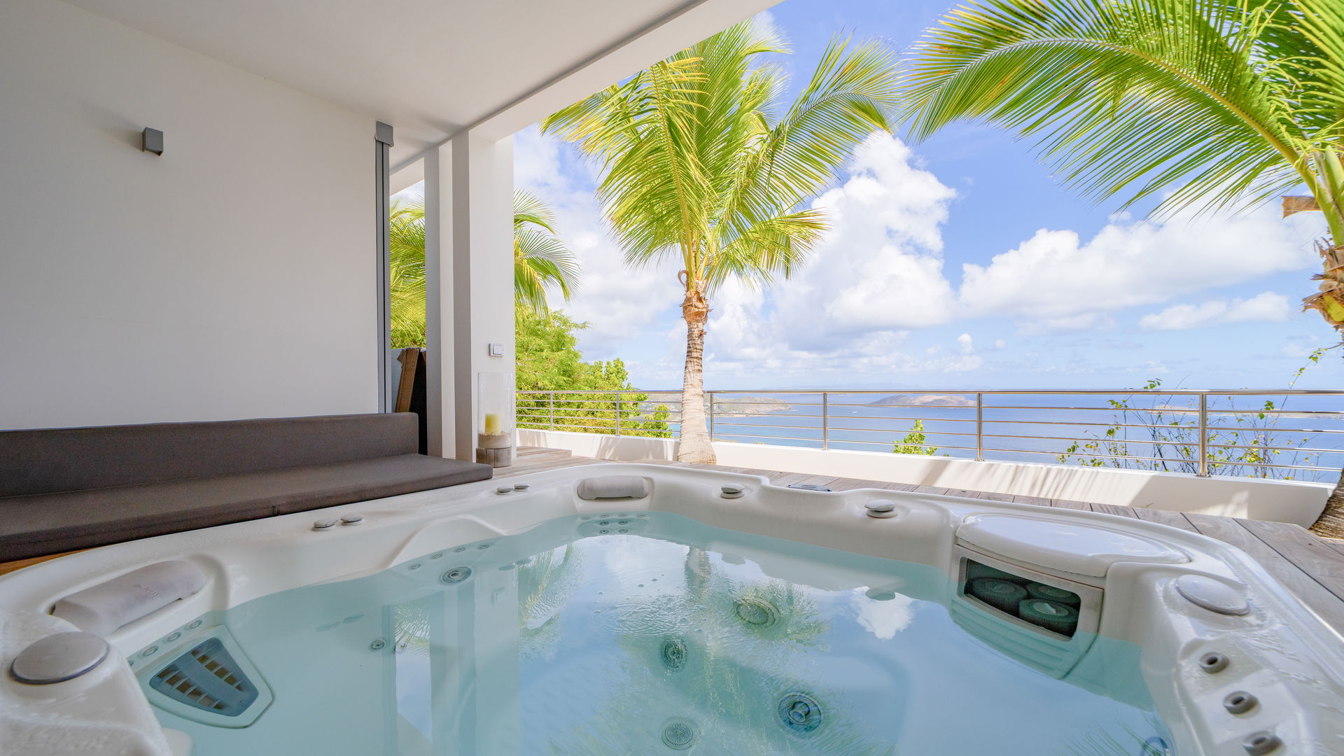 FITNESS AREA & JACUZZI