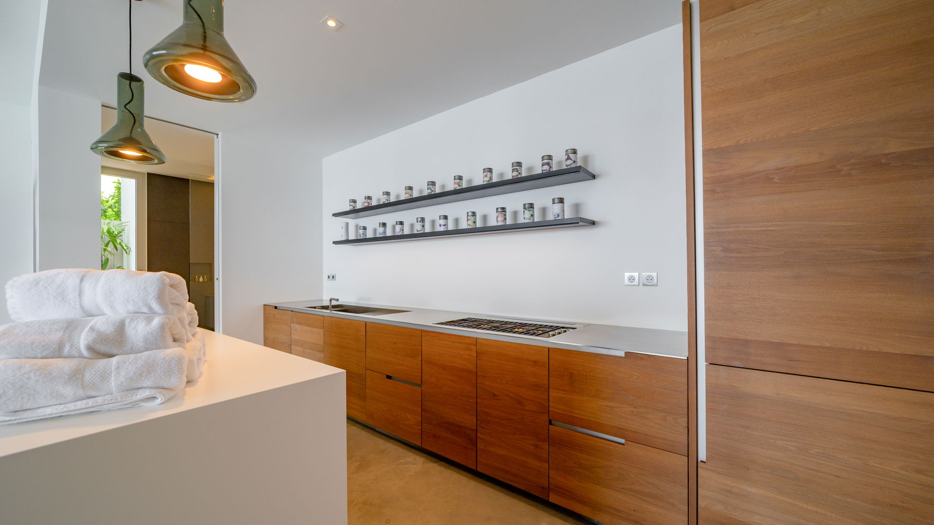 FITNESS AREA & JACUZZI