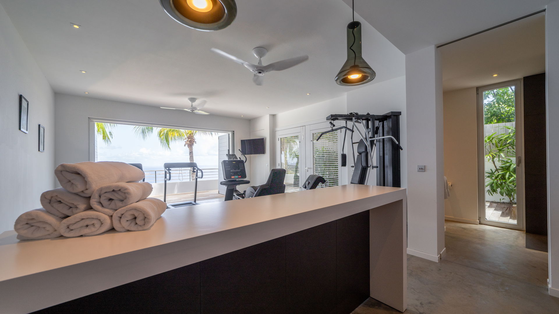 FITNESS AREA & JACUZZI