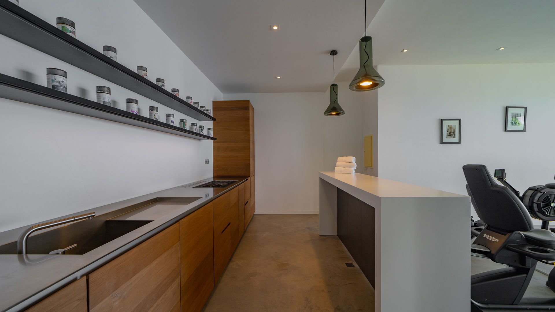 FITNESS AREA & JACUZZI