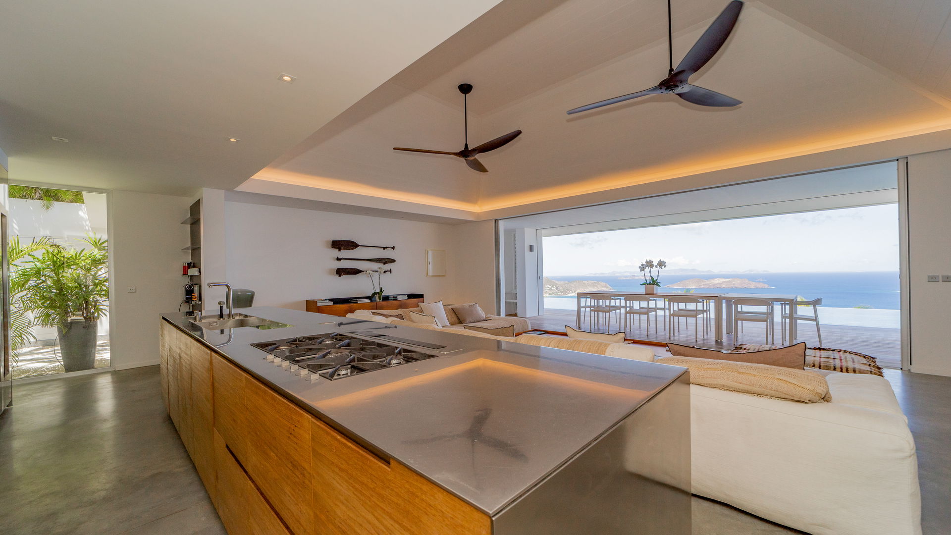 KITCHEN & DINING AREA