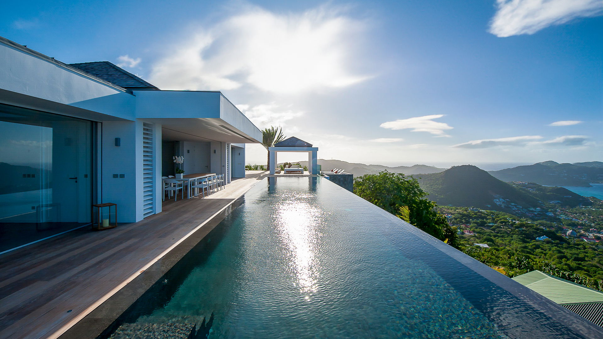 POOL & TERRACE
