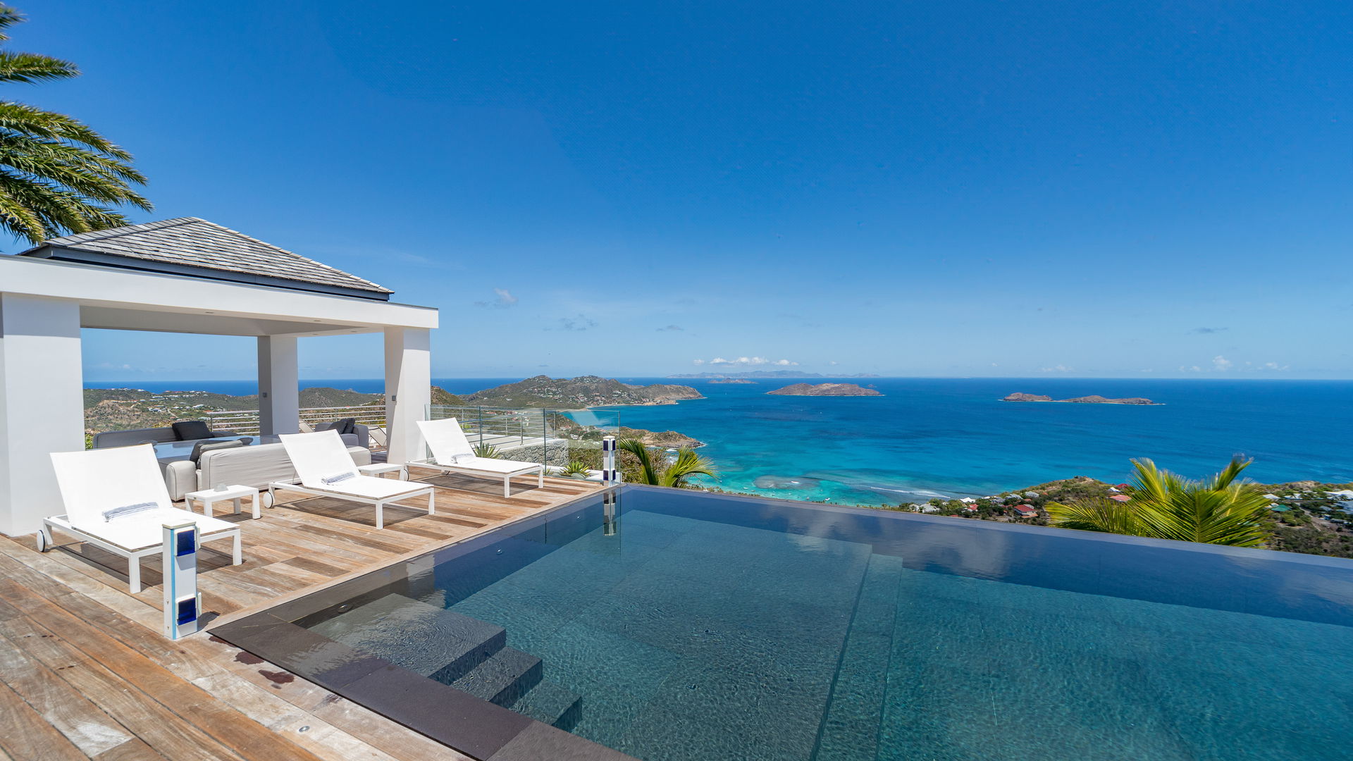POOL & TERRACE