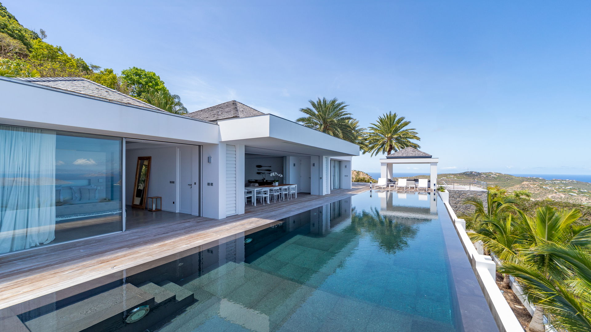 POOL & TERRACE