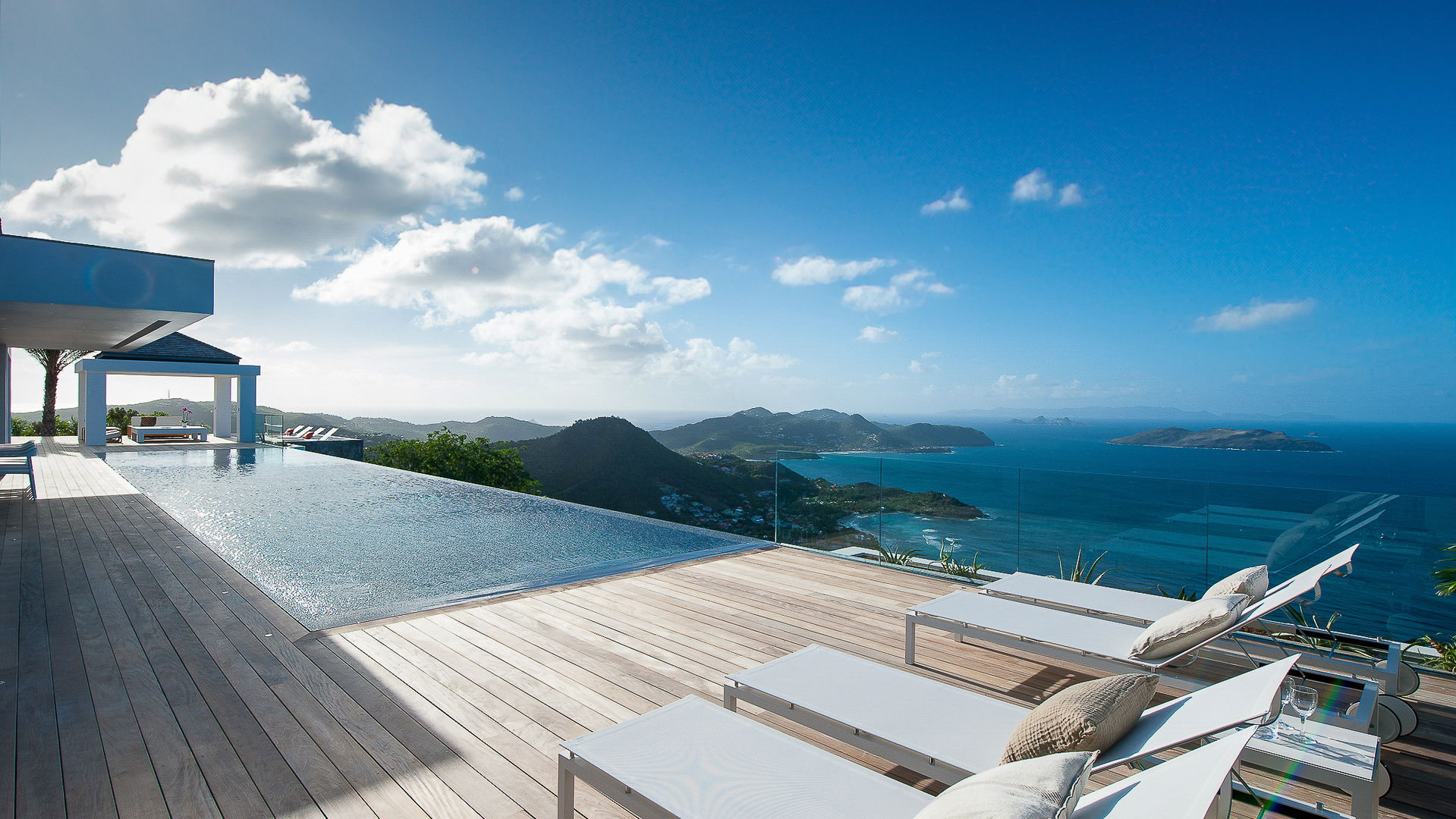 POOL & TERRACE