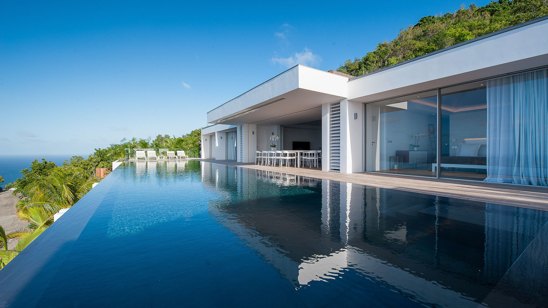 POOL & TERRACE